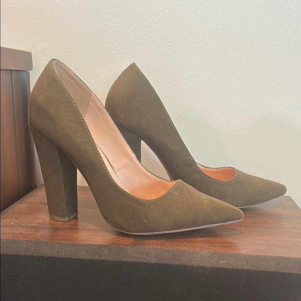Elegant Olive Green Women's Pumps